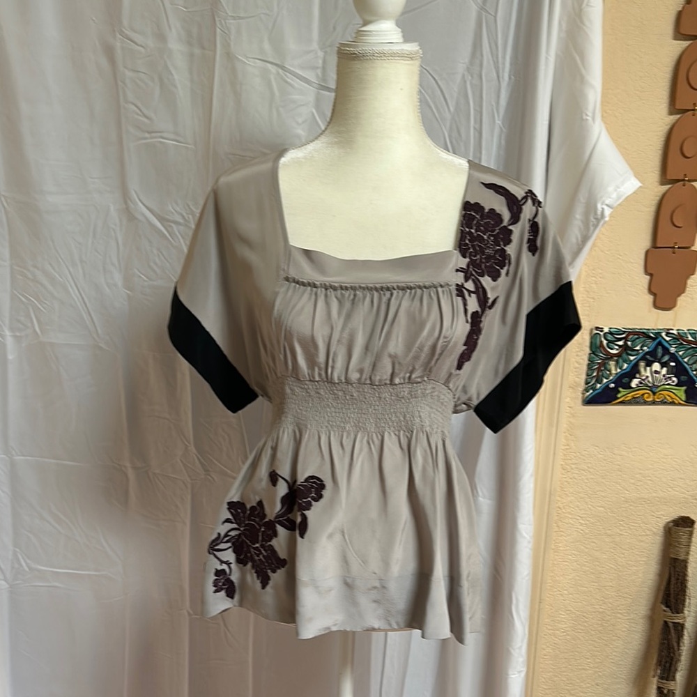 NWOT Anthropologie Elegant Gray Silk Embroidered Kimono Sleeve Women's Top
